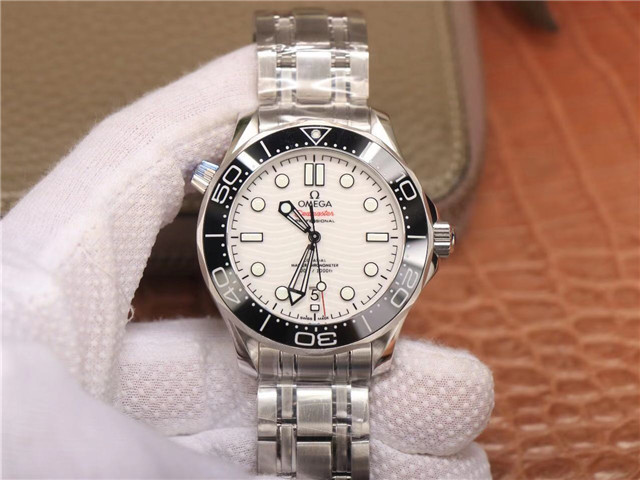 评测VS厂欧米茄海马系列熊猫色复刻腕表搭载的腕表机芯